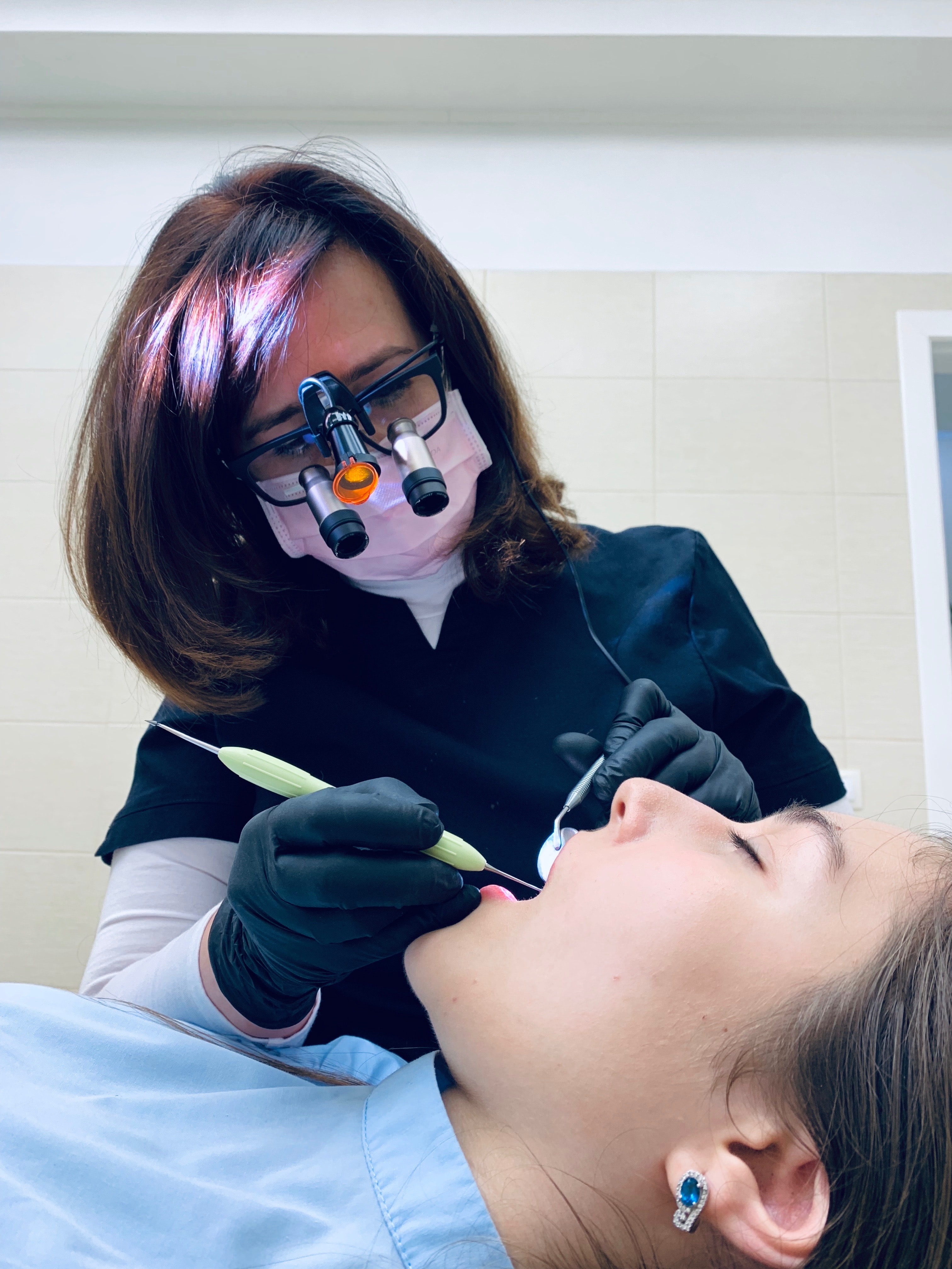 What does a Dental Hygienist do?