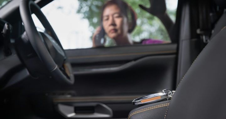 Why Choose a Mobile Auto Locksmith for Car Key Programming in South Wales